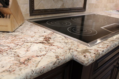 Kitchen - transitional kitchen idea in Phoenix