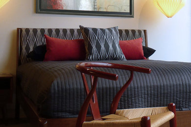Bedroom - mid-century modern bedroom idea in San Francisco