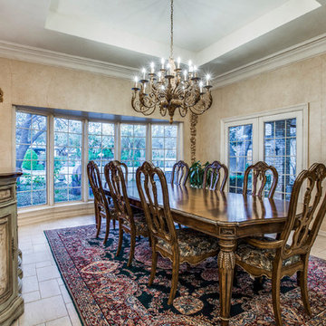Plano estate with 2 guest houses and tennis court on 1.5 acres