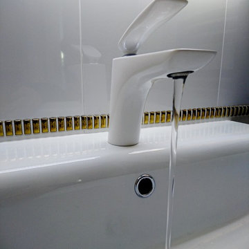 White & Gold Pentagon En-suite