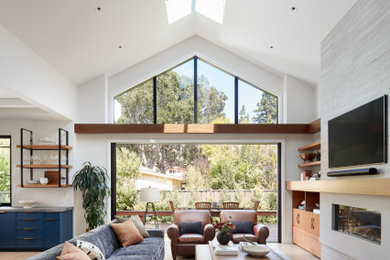 Example of a transitional living room design in San Francisco