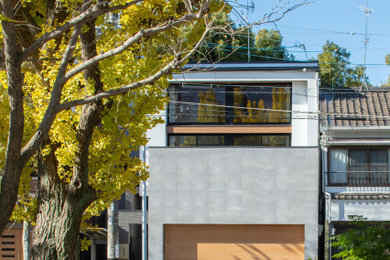 This is an example of a modern house exterior in Osaka.