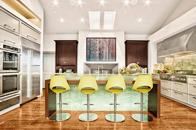 Inspiration for a contemporary u-shaped open concept kitchen remodel in New York with stone slab backsplash, stainless steel appliances and an island