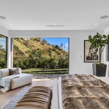 Hollywood Hills Bedroom with Panoramic Views and Natural Light