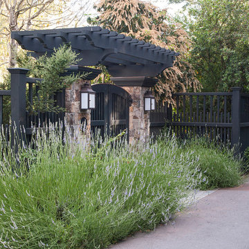 A Naturalistic Colonial Garden