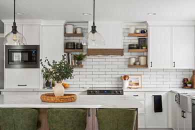 Transitional kitchen photo in Sacramento