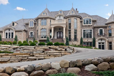 Inspiration for a timeless home design remodel in Milwaukee