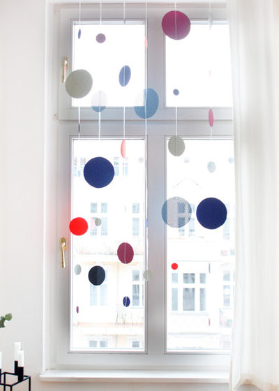 DIY: Eine neckische Punktekette für Karnevals-Feeling am Fenster