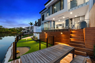 Design ideas for a contemporary deck in Sunshine Coast.