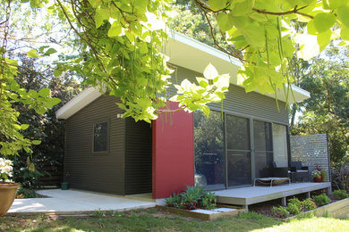 Photo of a contemporary detached studio in Adelaide.
