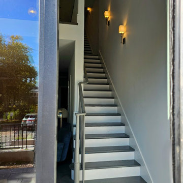 Project #112 | Traditional Staircase with Continuous Rail System