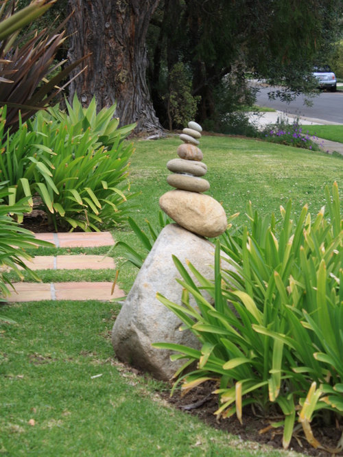 Inspiration for an eclectic landscape in Los Angeles. Eclectic Outdoor Cairns Eclectic Outdoor Cairns Inspiration for an eclectic landscape in Los Angeles.