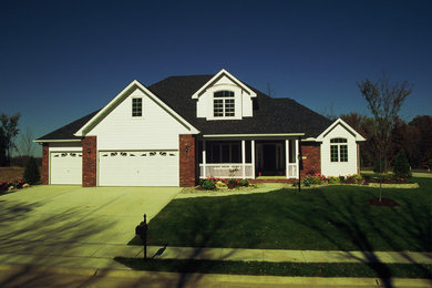Example of a cottage exterior home design in St Louis