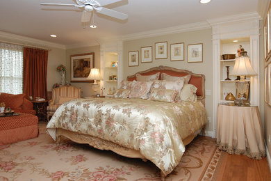 Bedroom - traditional bedroom idea in New York