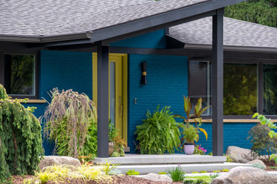 Example of a 1950s home design design in Detroit