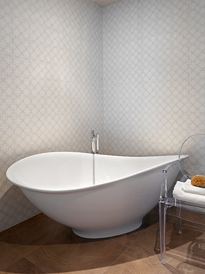 Современный Ванная комната by Berphin Interior