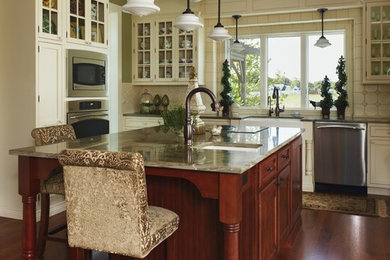 Example of a classic kitchen design in Detroit