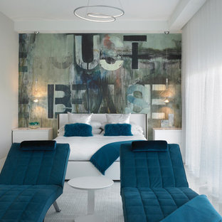 Design ideas for a mid-sized beach style guest bedroom in Miami with multi-coloured walls, porcelain floors, no fireplace and beige floor.