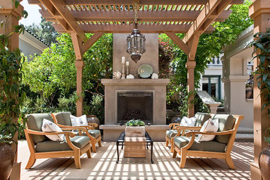 Inspiration for a traditional patio in Los Angeles.