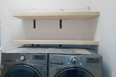 Example of a laundry room design in Houston