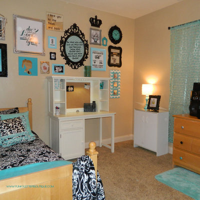 Example of a mid-sized minimalist home design design in Salt Lake City