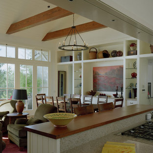 シアトルのトラディショナルスタイルのLDKの画像