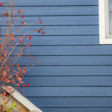 James James Hardie Lap Siding (Deep Ocean / Trim Color: Navajo Beige)