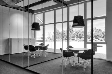 Modernes Arbeitszimmer in Sonstige