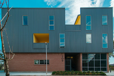 Example of a minimalist home design design in New Orleans