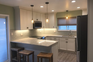 Transitional kitchen photo in Detroit