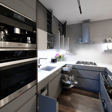 Warm & Dark Leicht Kitchen