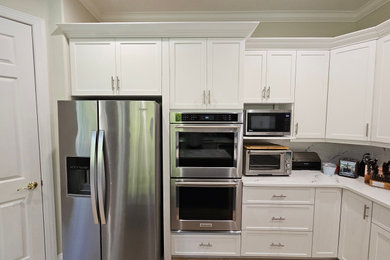 Kitchen photo in Miami