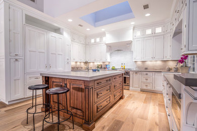 Kitchen - cottage kitchen idea in Phoenix