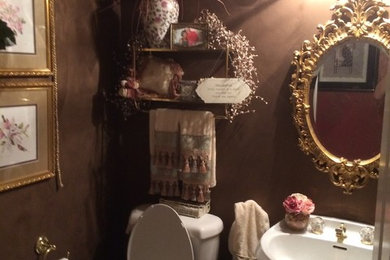 シカゴにあるコンテンポラリースタイルのおしゃれなトイレ・洗面所の写真