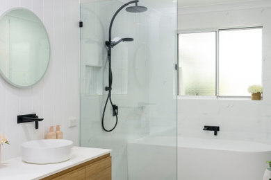 This is an example of a modern bathroom in Newcastle - Maitland.