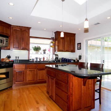 Mocha Maple Glazed Kitchen Cabinets