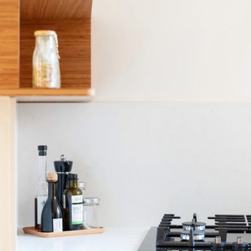 Zoom sur la niche ouverte dans la cuisine