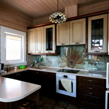 Кухня в деревянном доме из клееного бруса