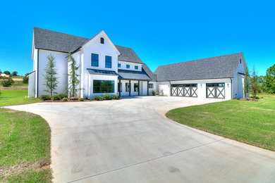 Cottage home design photo in Oklahoma City