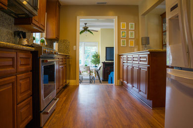 Inspiration for a country home design remodel in Los Angeles