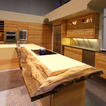Reclaimed Wood Cabinets, Splash and Accents