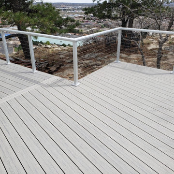 Horizontal cable railing with Deckorators Voyage Tundra decking