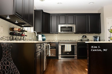 Trendy kitchen photo in Detroit