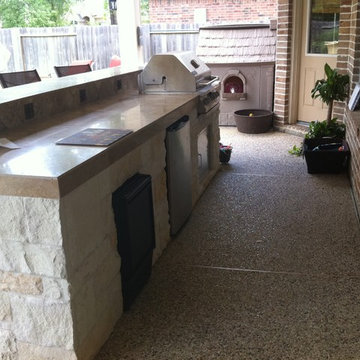 Houston Outdoor Kitchen and Media Area - Long, Narrow Space
