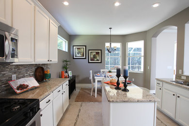 Trendy kitchen photo in Tampa
