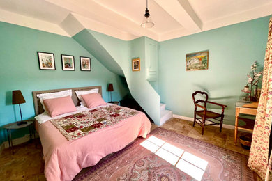 Bedroom - cottage bedroom idea in Montpellier