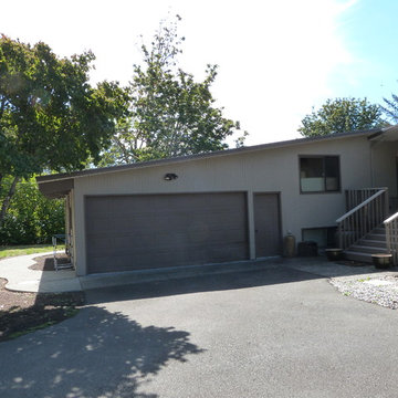 Woodway Garage & Entry