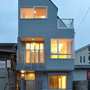 東京都北区王子「桜と中庭の家」半地下で北側斜線を避けて３階建てに