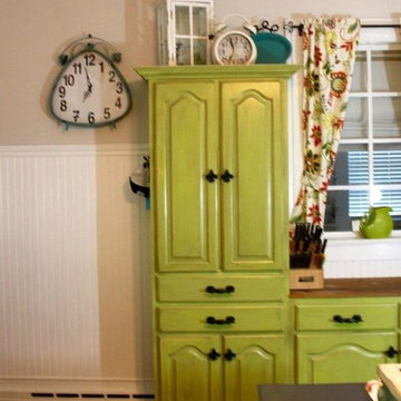 Step By Step Painting of Kitchen Cabinets With Dixie Belle Paint