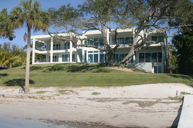 Minimalist exterior home photo in Tampa